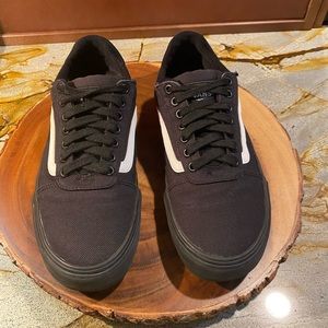 Vans  Classic Van Skate Sneaker All Black with White Side/ Size 9